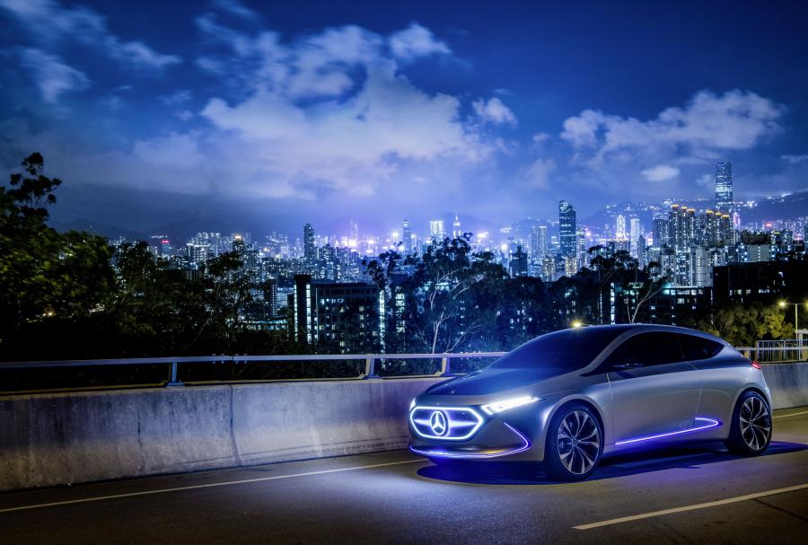  Mercedes-Benz Concept EQA 2017 года  (фото 17 из 20)